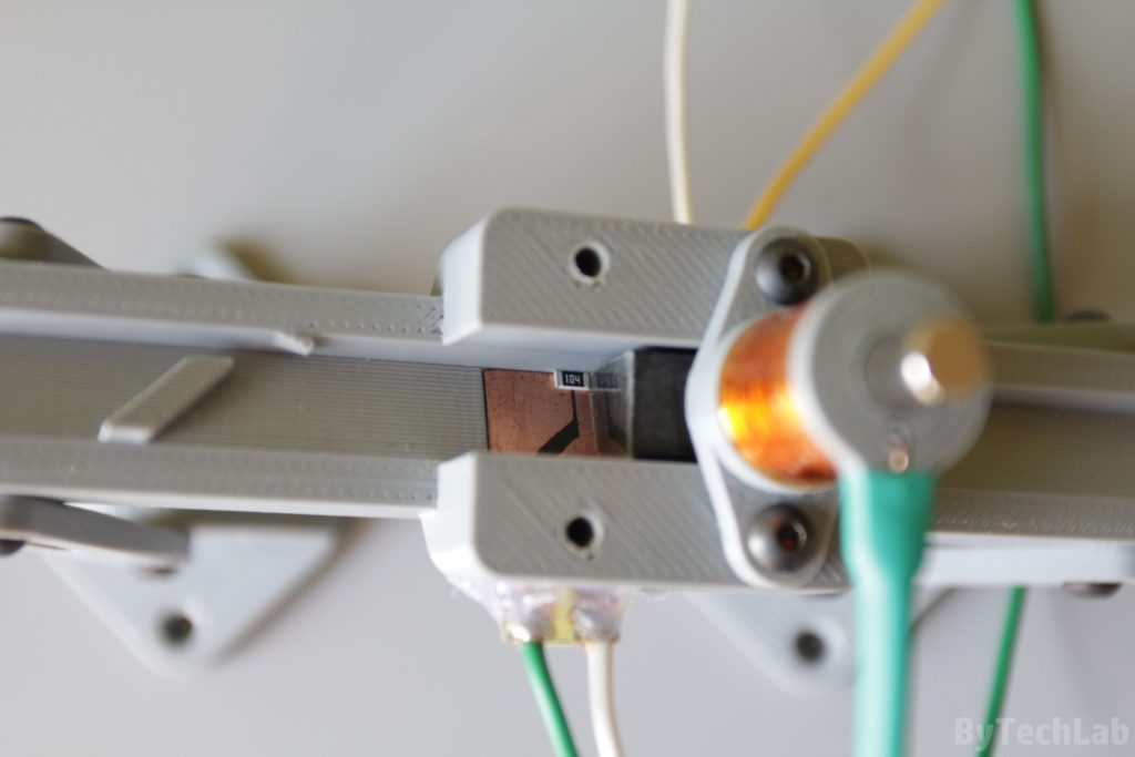 Measurement rail for SMD parts - SMD part properly seated on the contacts