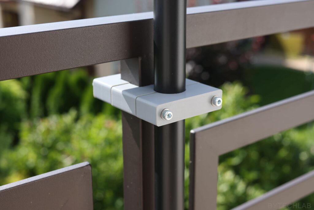 Mostly 3D Printed Discone Antenna - Mounted on balcony railing - clamp